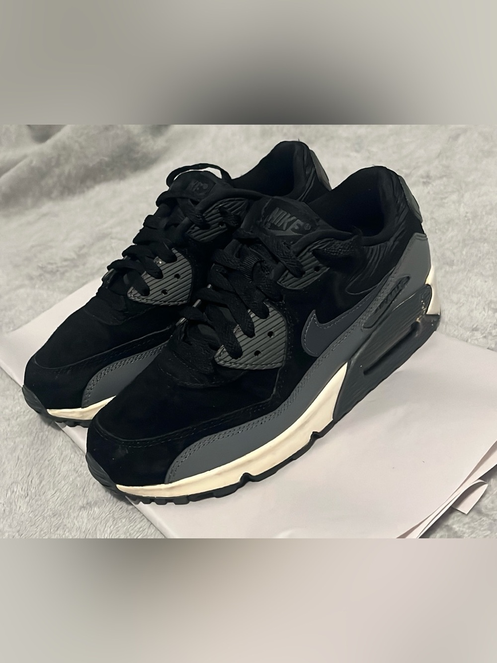 Nike Air Max 90 Women’s 8 Black Anthracite Gray Sneakers